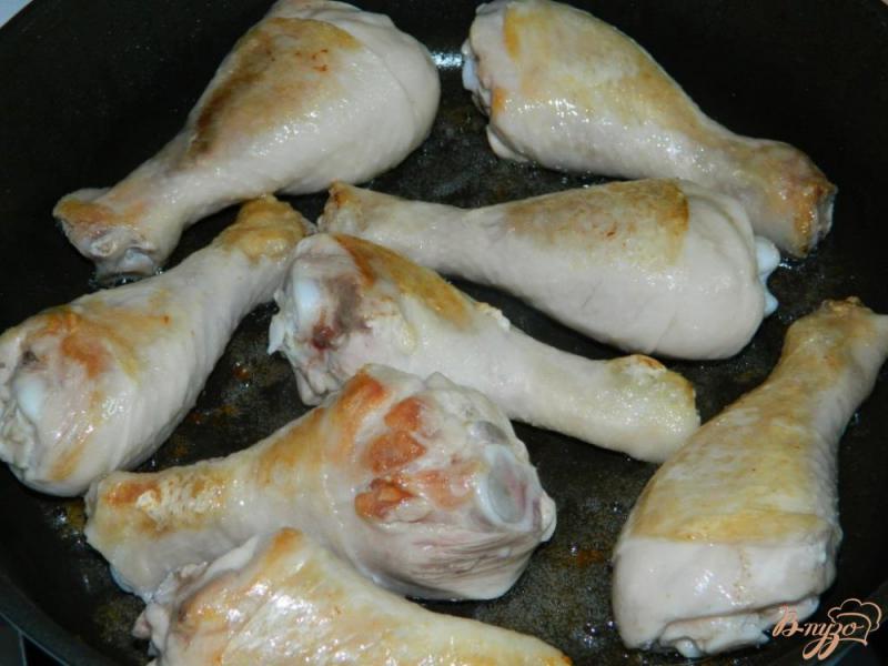 Фото приготовление рецепта: Куриные голени с картофелем тушеные в винном соусе шаг №1