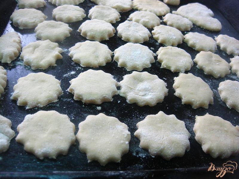Фото приготовление рецепта: Песочное печенье сметанное шаг №13
