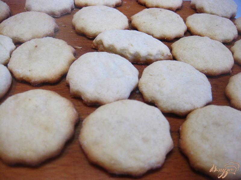 Фото приготовление рецепта: Песочное печенье сметанное шаг №14