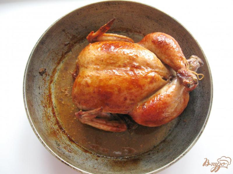 Фото приготовление рецепта: Курица, фаршированная гречневой кашей с грибами шаг №7