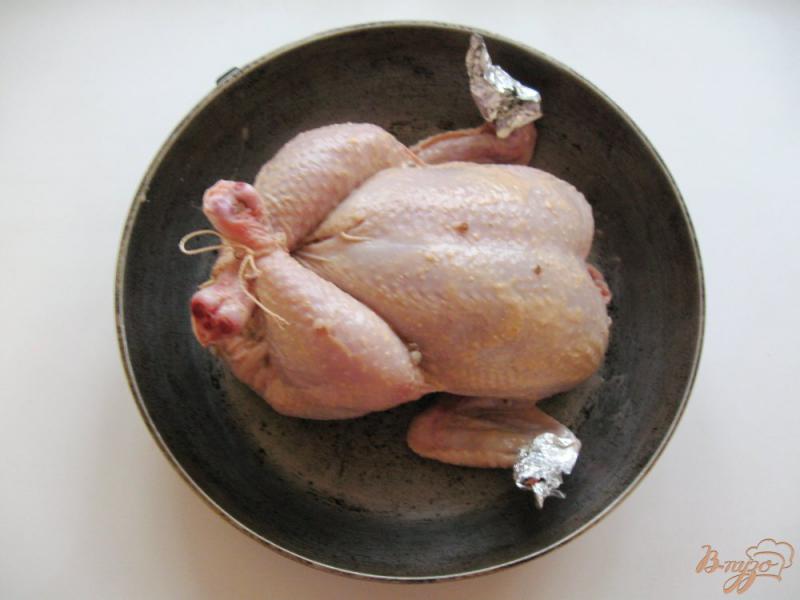 Фото приготовление рецепта: Курица, фаршированная гречневой кашей с грибами шаг №6