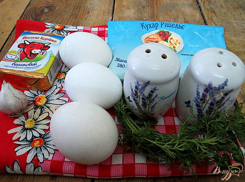 Фото приготовление рецепта: Яйца фаршированные плавлеными сырками шаг №1