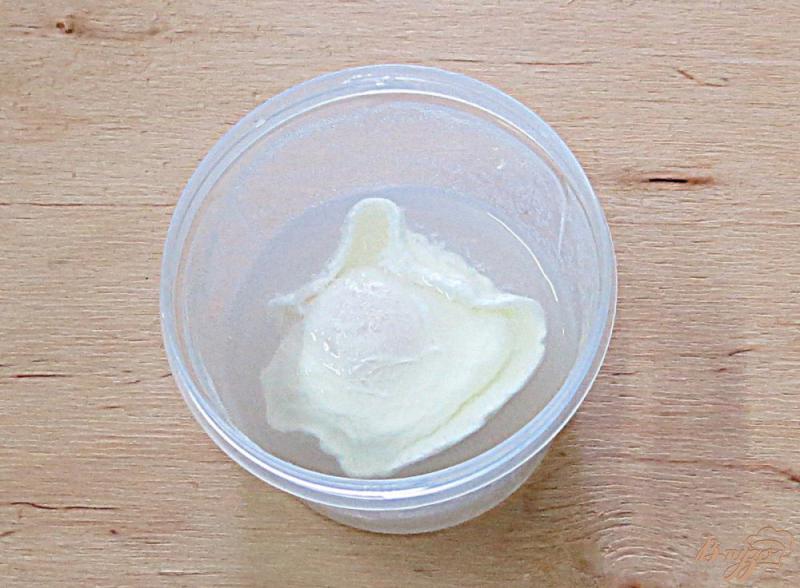 Фото приготовление рецепта: Яйцо пашот в микроволновке шаг №4