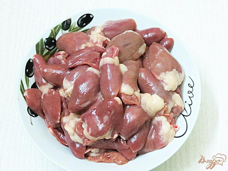 Фото приготовление рецепта: Куриные сердечки в сметанном соусе шаг №1