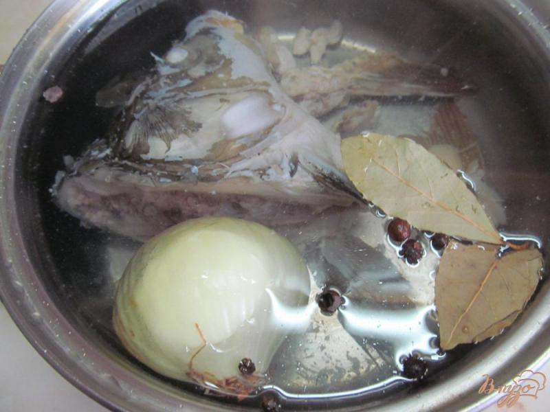 Фото приготовление рецепта: Рыбный суп с булгуром шаг №1