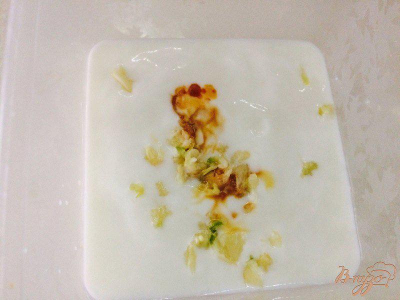 Фото приготовление рецепта: Куриное филе в кефирно-чесночном маринаде шаг №2