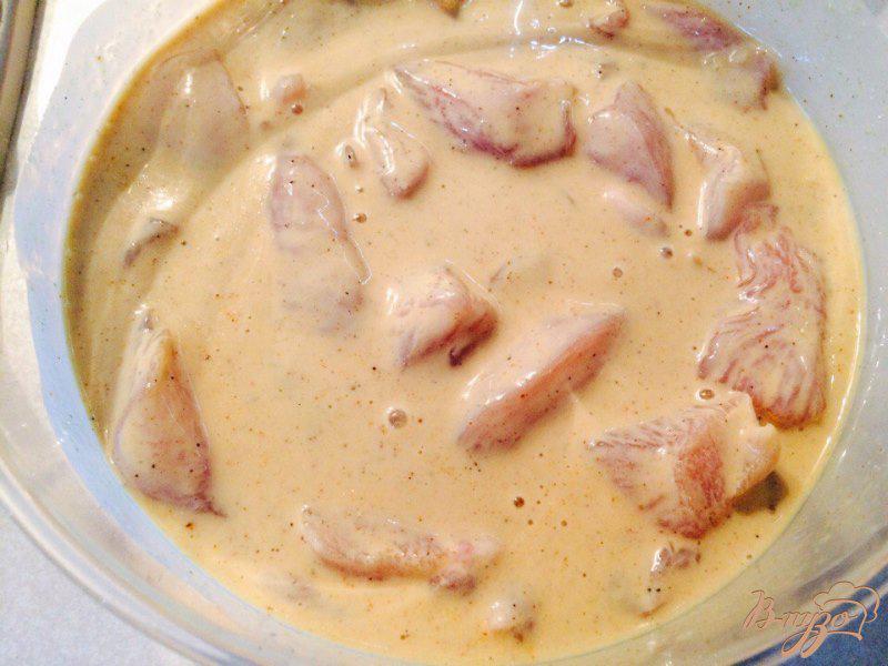 Фото приготовление рецепта: Куриное филе в кефирно-чесночном маринаде шаг №3
