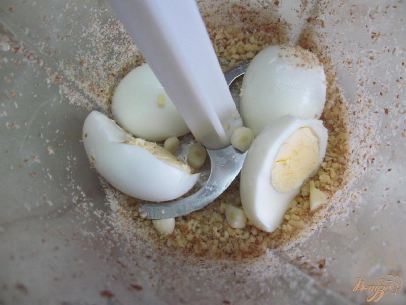 Фото приготовление рецепта: Паста из яйца с луком шаг №3