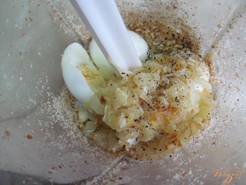 Фото приготовление рецепта: Паста из яйца с луком шаг №4