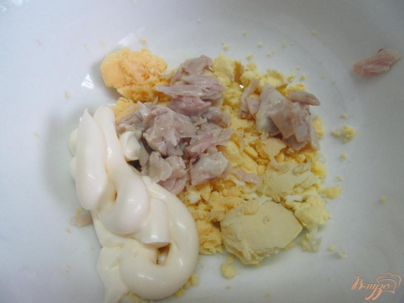 Фото приготовление рецепта: Закуска «Белые тюльпаны» шаг №2