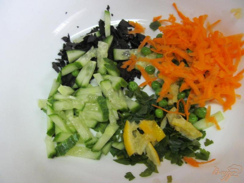 Фото приготовление рецепта: Салат с кус-кусом и овощами шаг №3