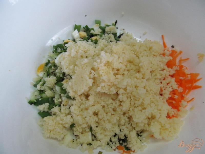 Фото приготовление рецепта: Салат с кус-кусом и овощами шаг №5