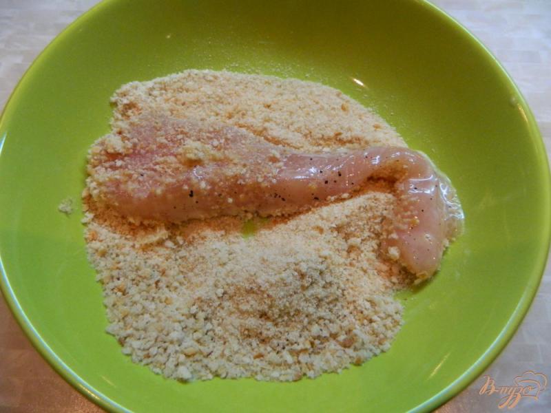 Фото приготовление рецепта: Куриные палочки в панировке шаг №5