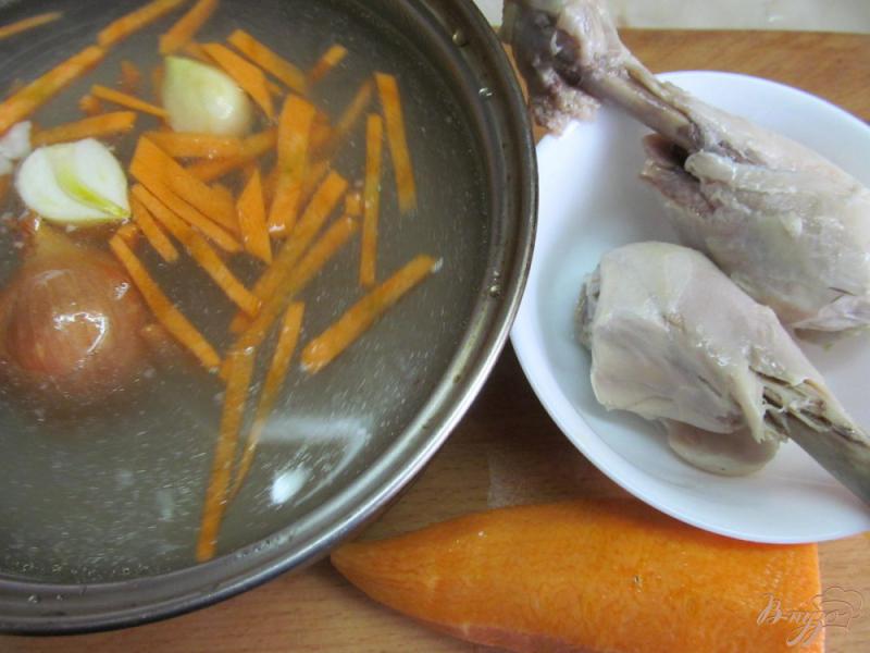 Фото приготовление рецепта: Суп -лапша на курином бульоне шаг №2