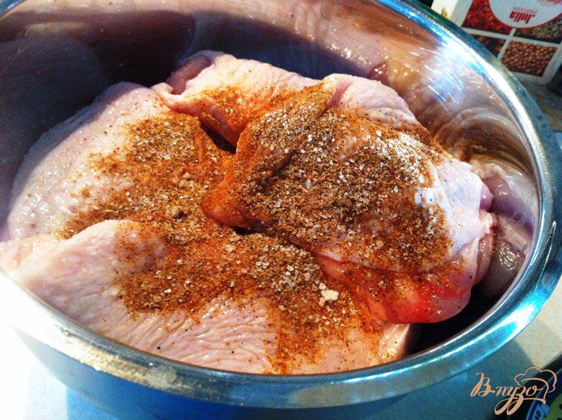 Фото приготовление рецепта: Куриные бедра сладко-острые  запеченные в духовке шаг №2