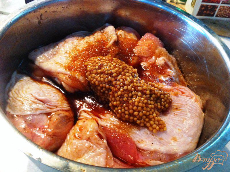 Фото приготовление рецепта: Куриные бедра сладко-острые  запеченные в духовке шаг №3