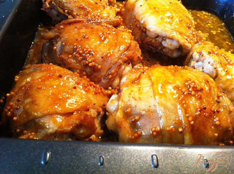 Фото приготовление рецепта: Куриные бедра сладко-острые  запеченные в духовке шаг №6