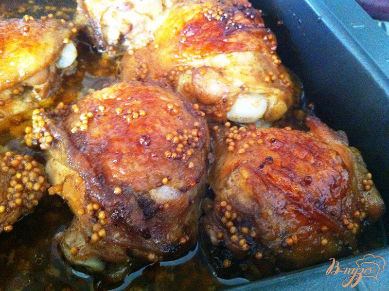 Фото приготовление рецепта: Куриные бедра сладко-острые  запеченные в духовке шаг №7
