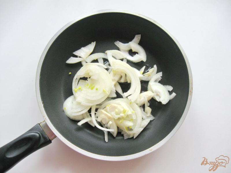 Фото приготовление рецепта: Куриное филе с грибами и сыром шаг №1