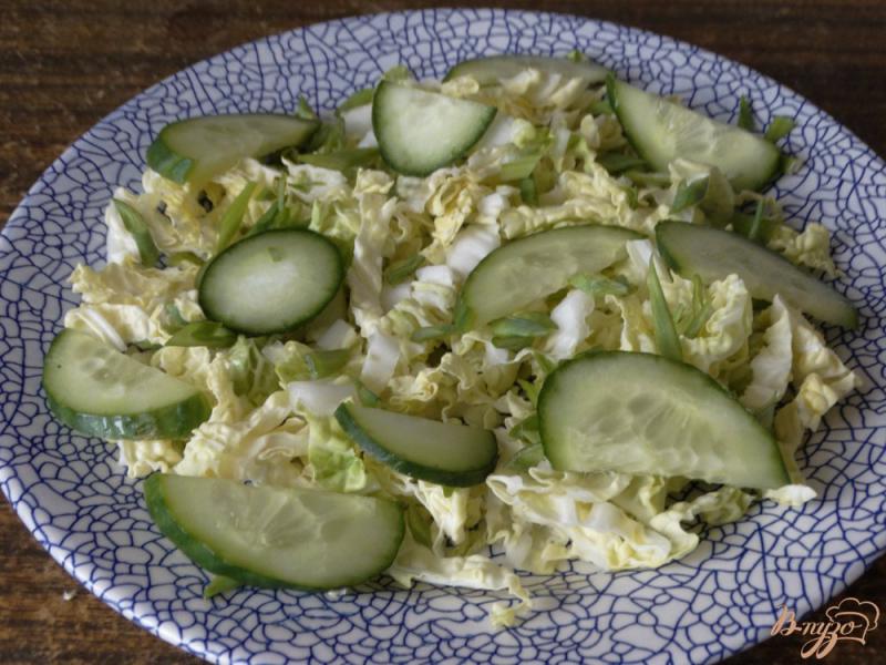 Фото приготовление рецепта: Салат с индейкой и перепелиными яйцами шаг №2