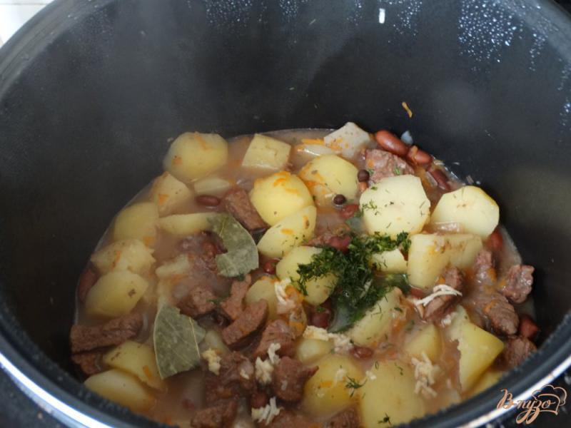 Фото приготовление рецепта: Говядина тушеная с картофелем и фасолью шаг №6