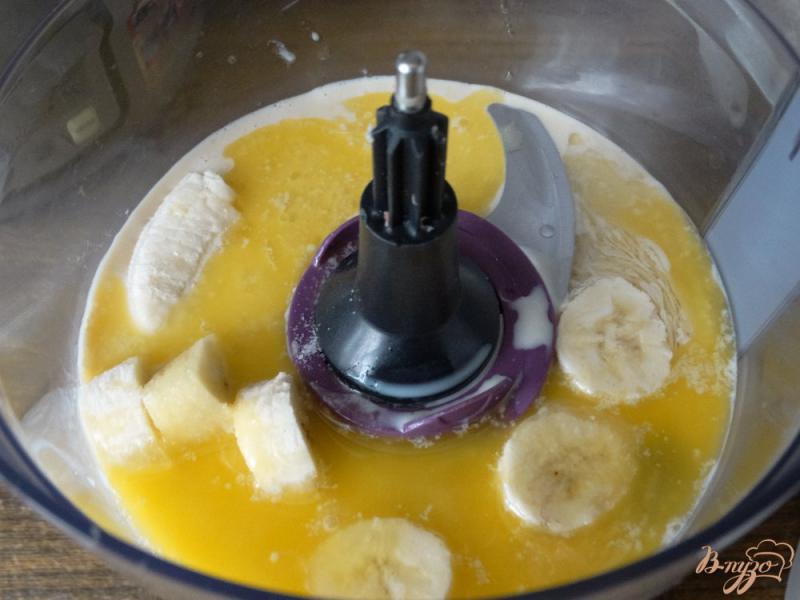 Фото приготовление рецепта: Кукурузно-банановые панкейки шаг №3