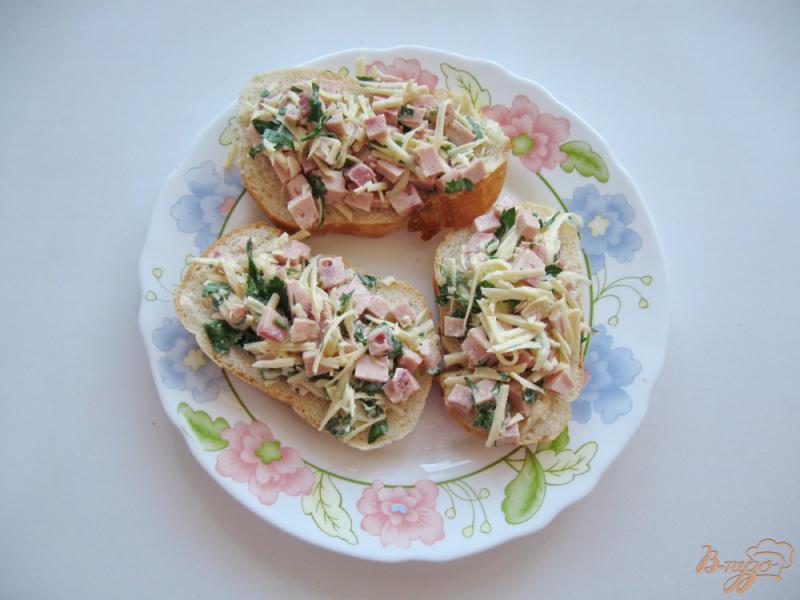Фото приготовление рецепта: Горячие бутерброды «Деревенский завтрак» шаг №7
