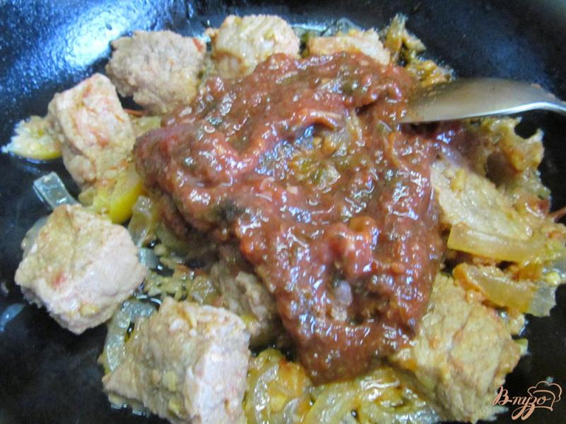 Фото приготовление рецепта: Мясо под соусом «Сацебели» шаг №4