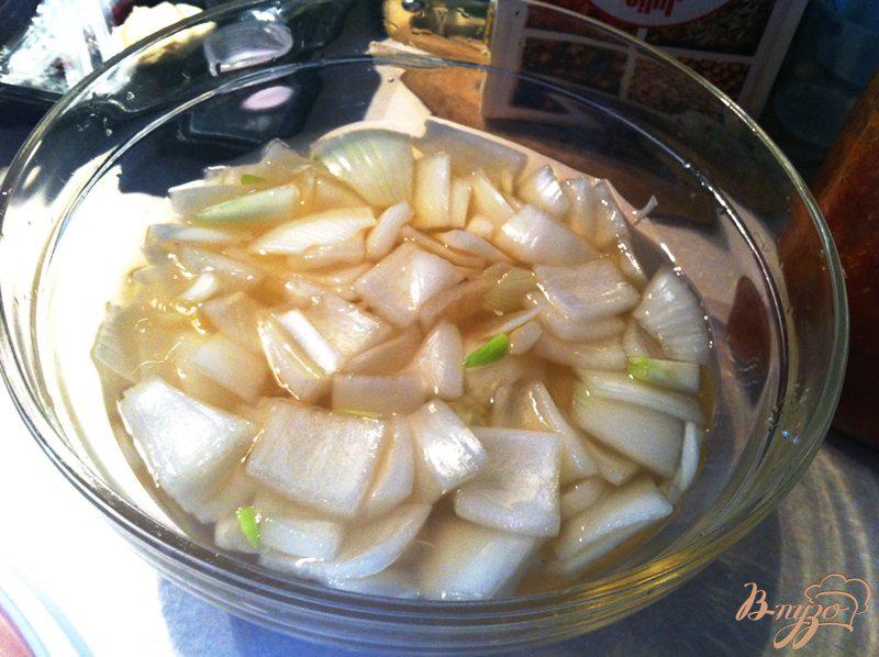 Фото приготовление рецепта: Теплый шашлычный  салат шаг №6