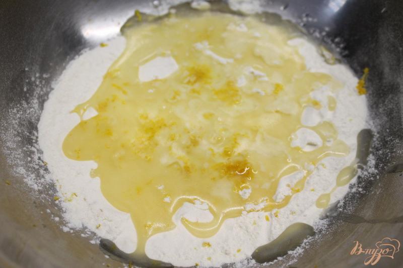 Фото приготовление рецепта: Легкое белковое печенье с лимоном шаг №2