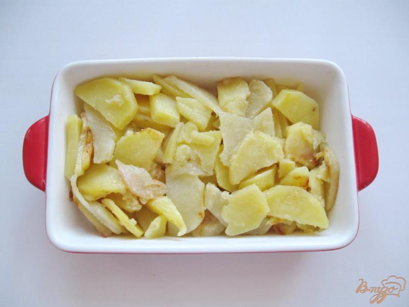 Фото приготовление рецепта: Картофель с сосисками и сыром в духовке шаг №1
