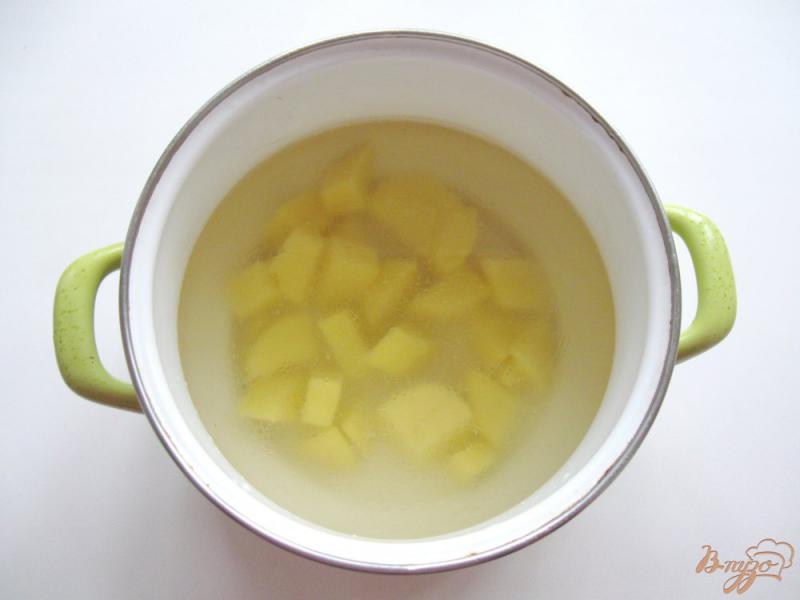 Фото приготовление рецепта: Куриный суп с  макаронами «Рожки» шаг №3
