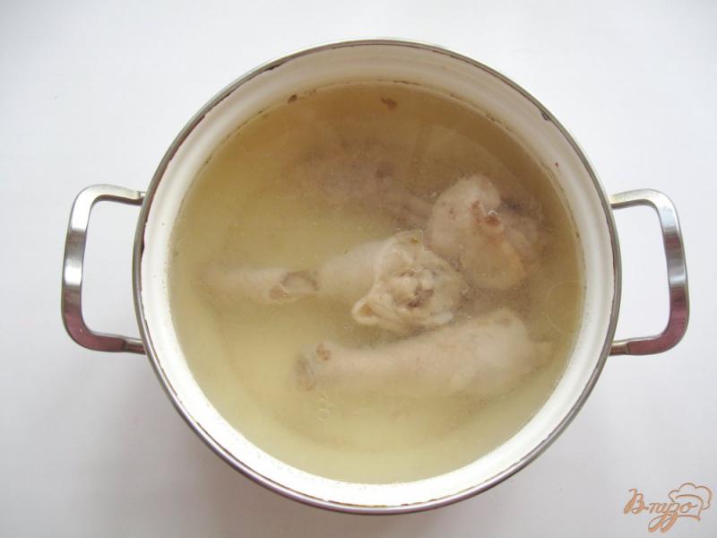 Фото приготовление рецепта: Куриный суп с  макаронами «Рожки» шаг №2