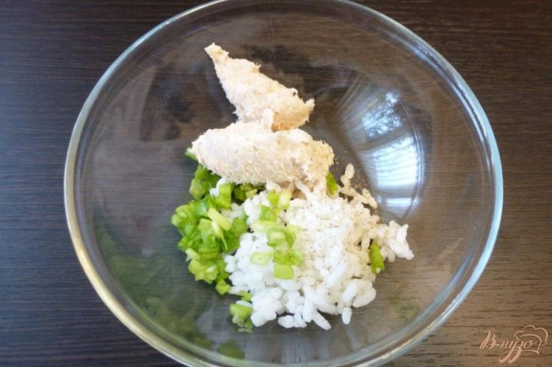 Фото приготовление рецепта: Яйца, фаршированные рисом и  лососевым паштетом шаг №1