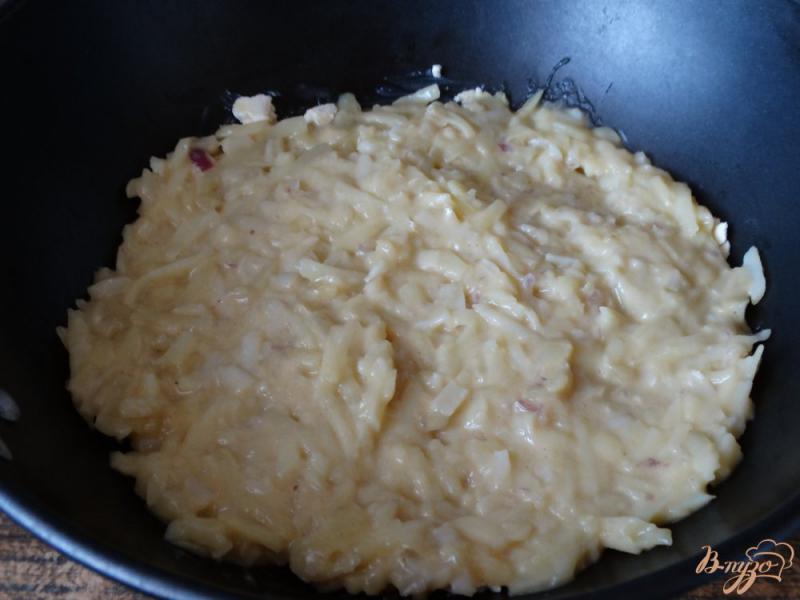 Фото приготовление рецепта: Картофельная запеканка с сыром на сковороде шаг №4