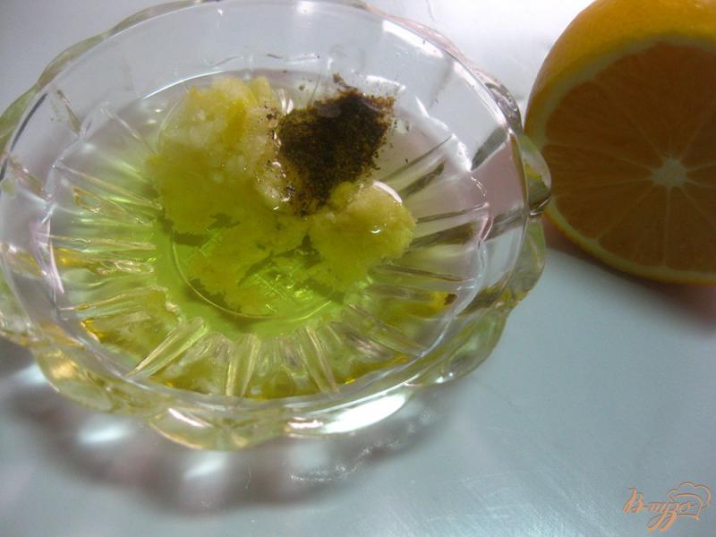 Фото приготовление рецепта: Овощной салат с маслинами и плавленым сыром шаг №9