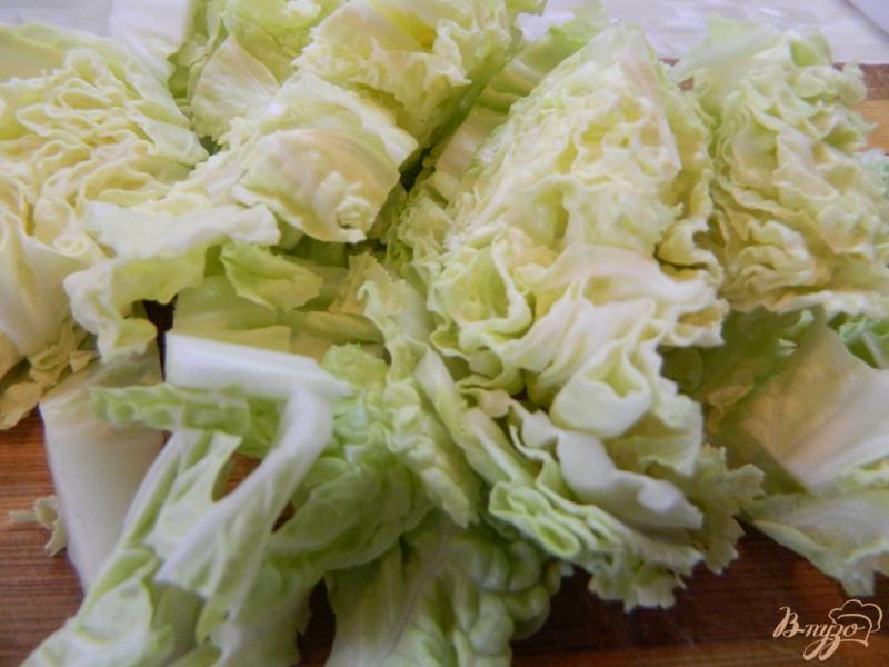 Фото приготовление рецепта: Салат из пекинской капусты с кукурузой и фетой шаг №1