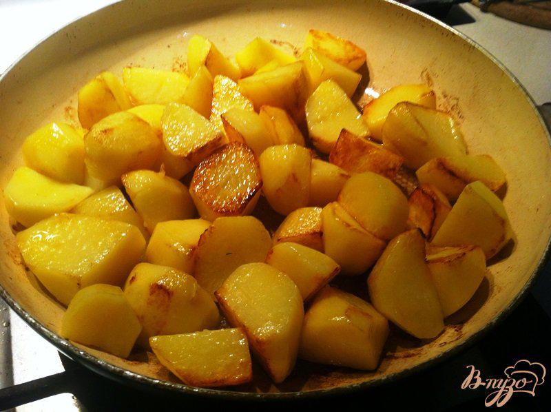 Фото приготовление рецепта: Картофель из духовки с чесноком и укропом шаг №3