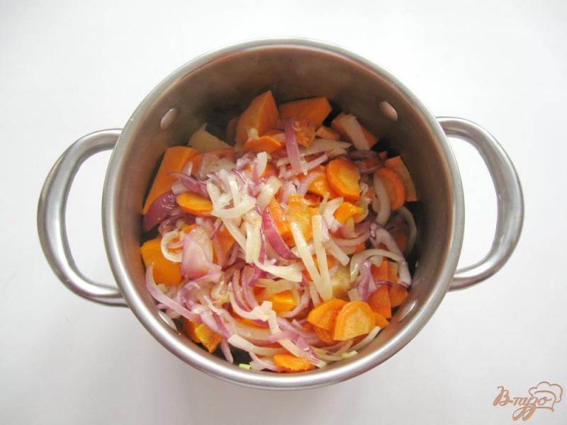 Фото приготовление рецепта: Суп-пюре с картофелем и тыквой шаг №4