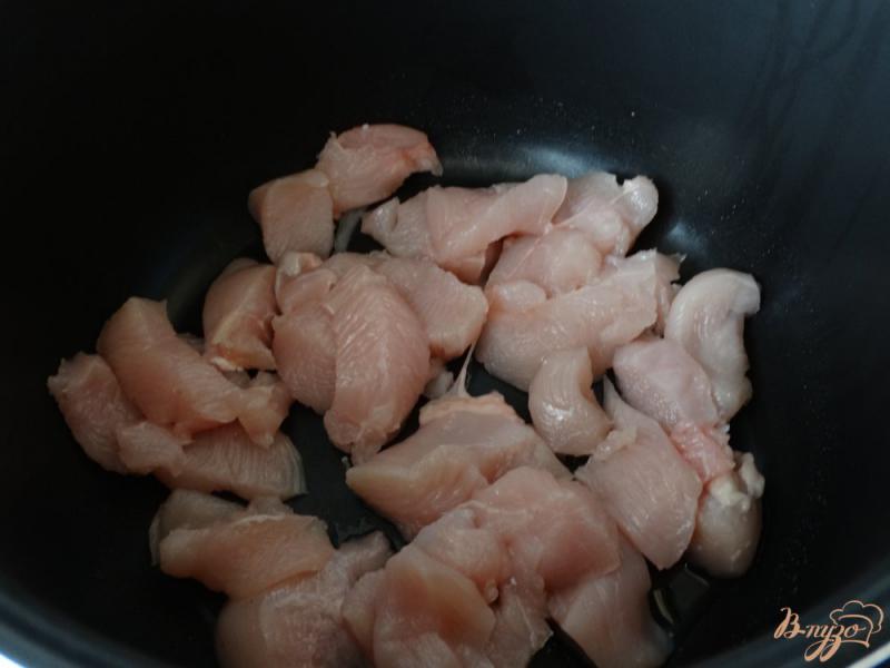 Фото приготовление рецепта: Куриное филе со сливочным шпинатом шаг №1