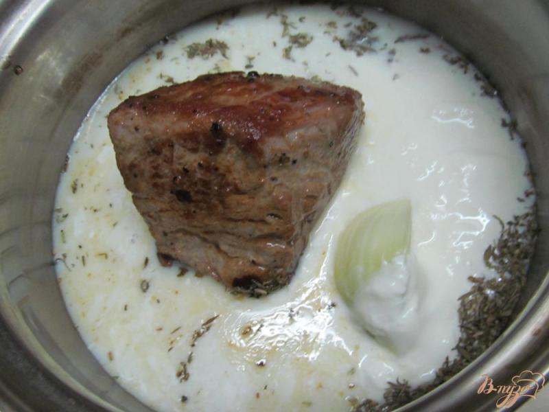 Фото приготовление рецепта: Свинина в молоке шаг №5