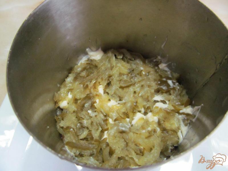 Фото приготовление рецепта: Салат «грибы под шубой» шаг №4