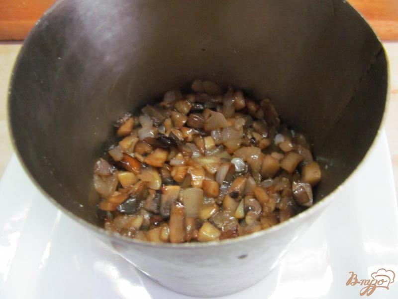 Фото приготовление рецепта: Салат «грибы под шубой» шаг №3