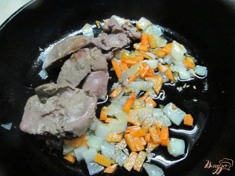 Фото приготовление рецепта: Картофельные котлеты с куриной печенью шаг №4
