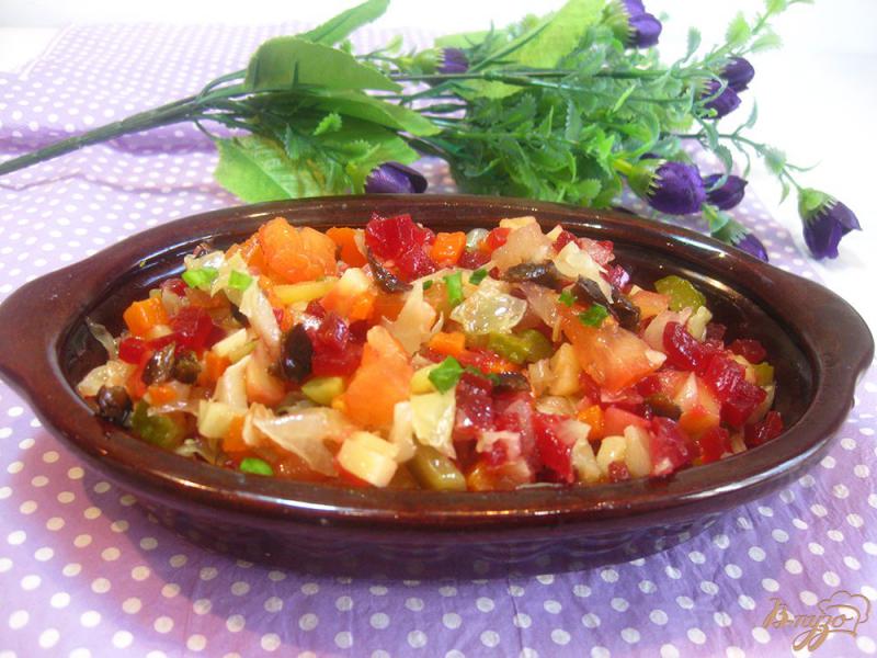 Фото приготовление рецепта: Салат со свеклой, черносливом и яблоком шаг №11
