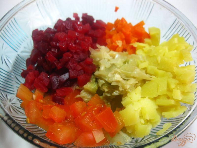 Фото приготовление рецепта: Салат со свеклой, черносливом и яблоком шаг №10
