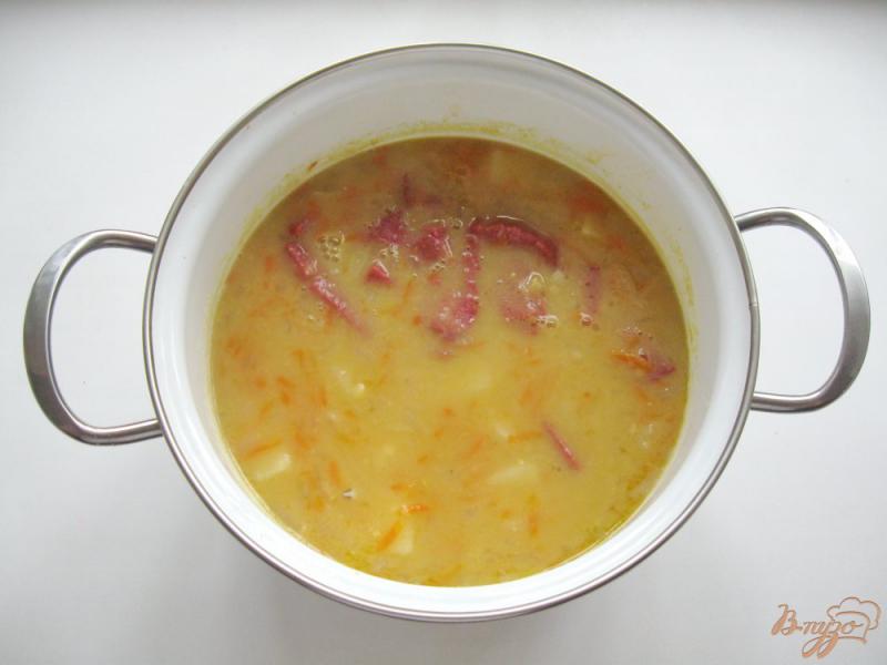 Фото приготовление рецепта: Гороховый суп с копченой колбасой шаг №5