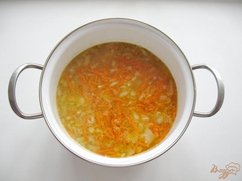 Фото приготовление рецепта: Гороховый суп с копченой колбасой шаг №4