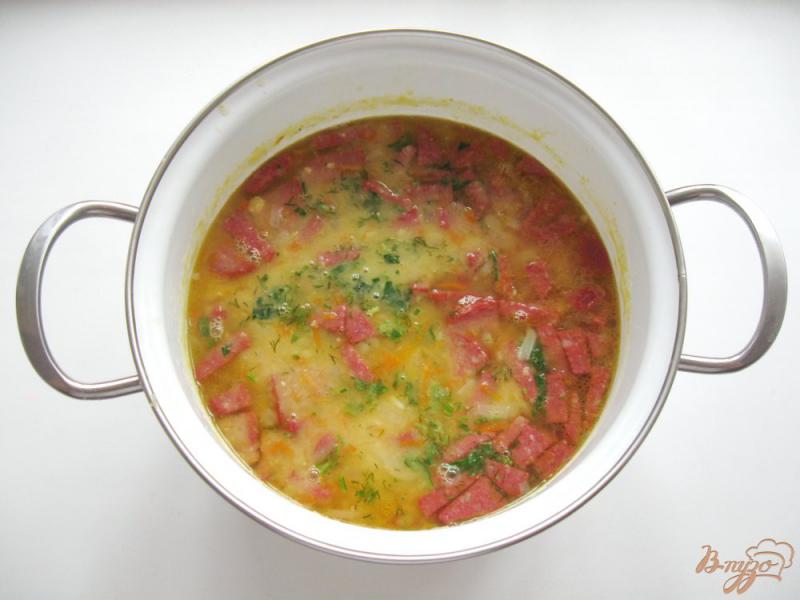 Фото приготовление рецепта: Гороховый суп с копченой колбасой шаг №7