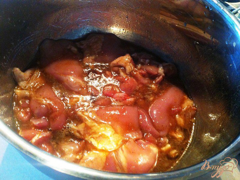 Фото приготовление рецепта: Куриная мякоть в панировке из овсяных хлопьев шаг №3